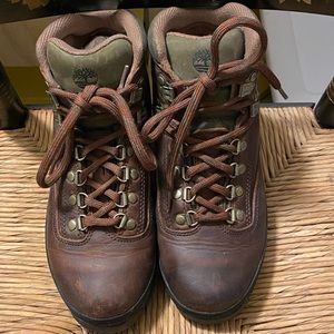 X POSTED- Women’s Timberland hiking boots